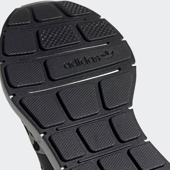 1st Ed. ADIDAS✖️LEOPARD PRINT SWIFT RUNS 🖤NWT in box - Picture 5 of 8